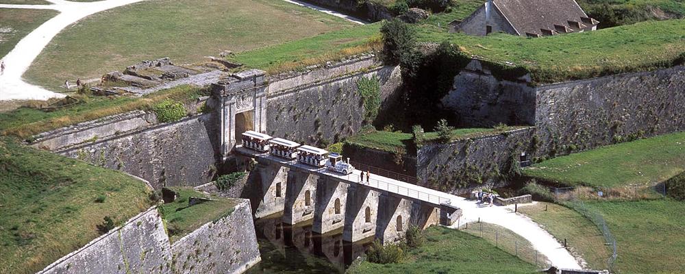 Porte royale du Château d'Oléron - Camping 5 étoiles Séquoia Parc
