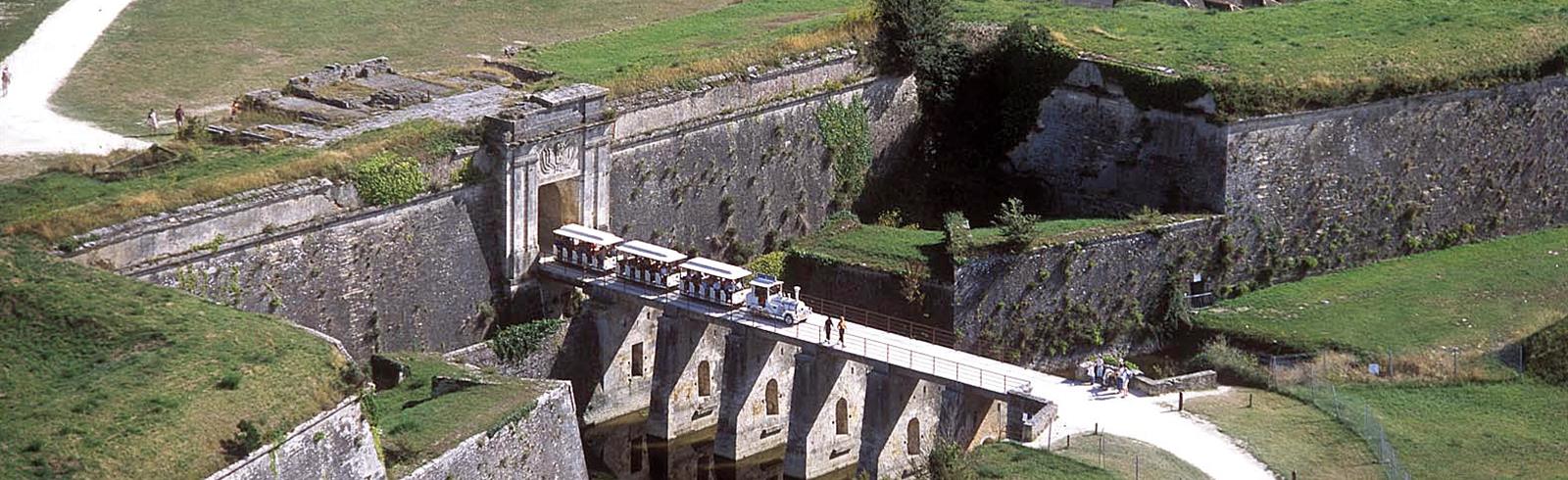 Porte royale du Château d'Oléron - Camping 5 étoiles Séquoia Parc