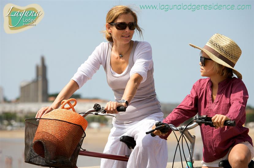 Balade à vélo en famille à Royan, près de Laguna Lodge