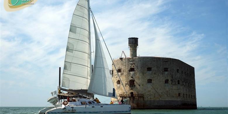 Catamaran Île ou Aîle autour du Fort Boyard, près de l'île d'Oléron